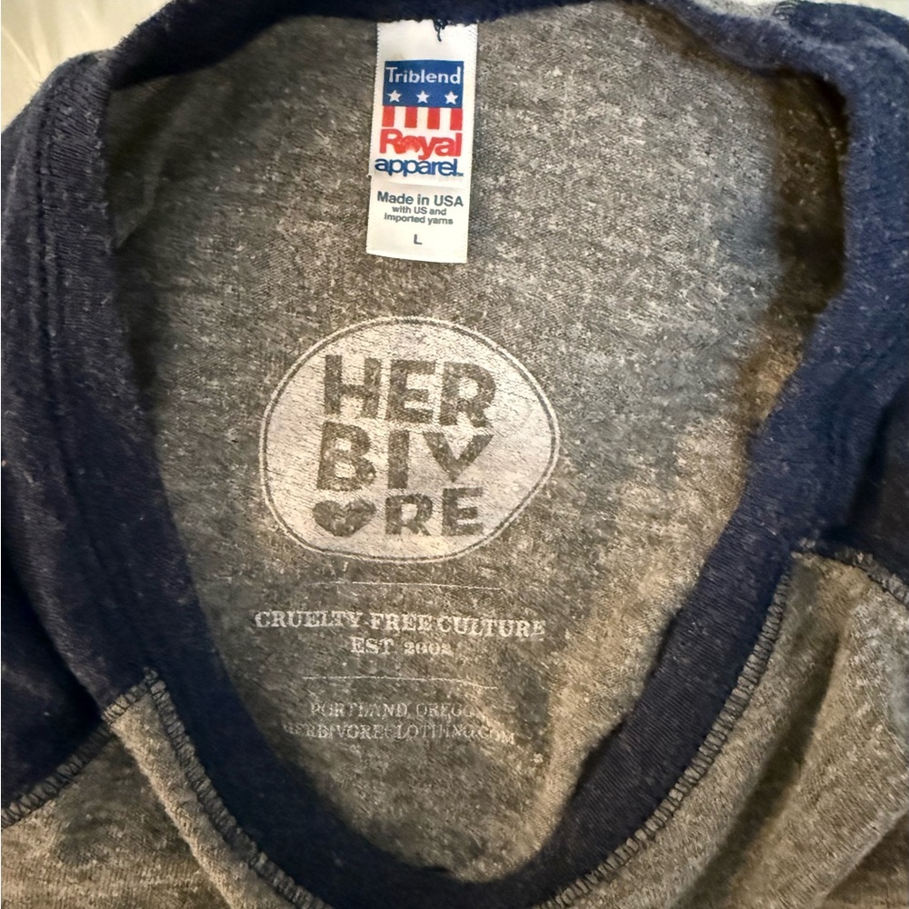 Bundle Deal – 2 Herbivore Vegan-Friendly Items (Long Sleeve Shirt + Sweatshirt) - Picture 5 of 12